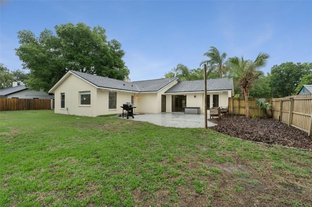 Activo con contrato: $410,000 (3 camas, 2 baños, 1718 Pies cuadrados)
