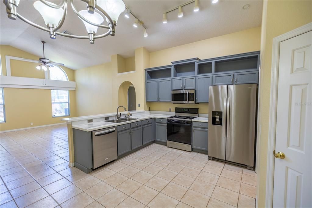 Active With Contract: $344,900 (3 beds, 2 baths, 1682 Square Feet)