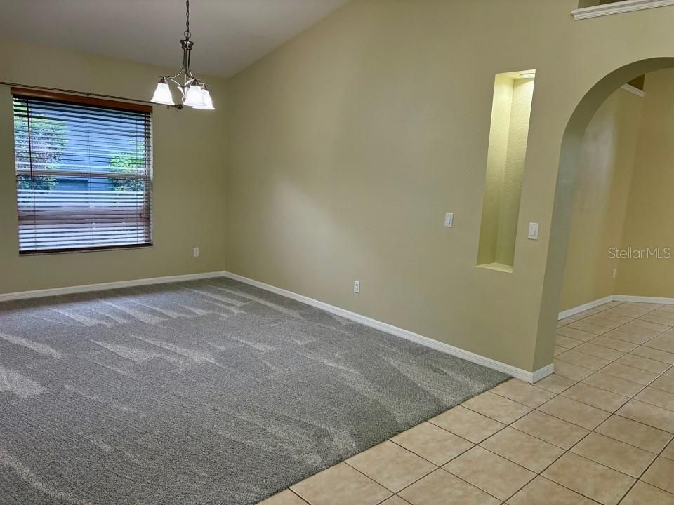 Active With Contract: $344,900 (3 beds, 2 baths, 1682 Square Feet)