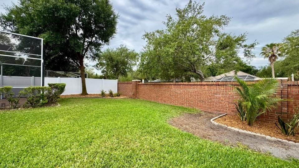 Active With Contract: $344,900 (3 beds, 2 baths, 1682 Square Feet)