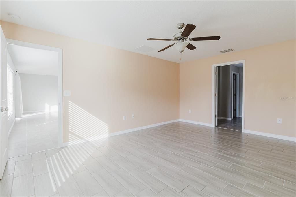 For Rent: $2,950 (4 beds, 2 baths, 1897 Square Feet)