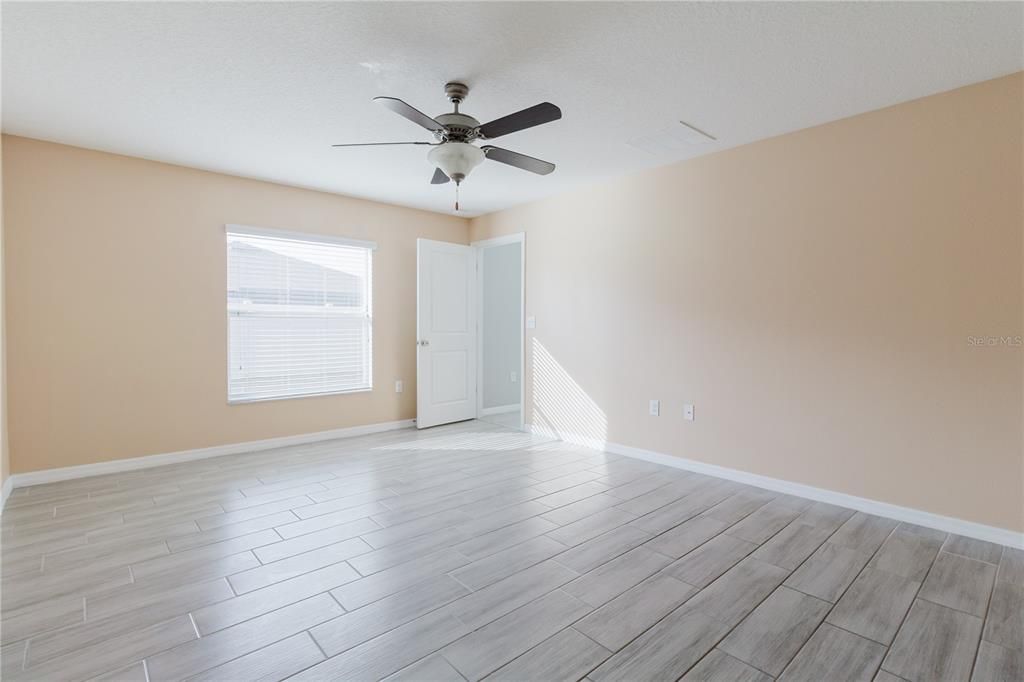 For Rent: $2,950 (4 beds, 2 baths, 1897 Square Feet)