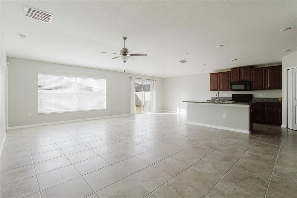 For Rent: $2,950 (4 beds, 2 baths, 1897 Square Feet)