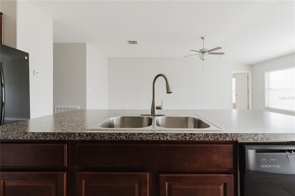 For Rent: $2,950 (4 beds, 2 baths, 1897 Square Feet)