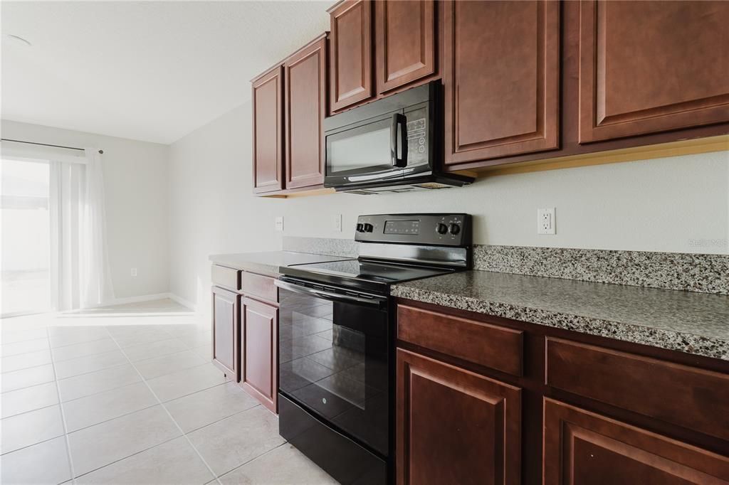 For Rent: $2,950 (4 beds, 2 baths, 1897 Square Feet)