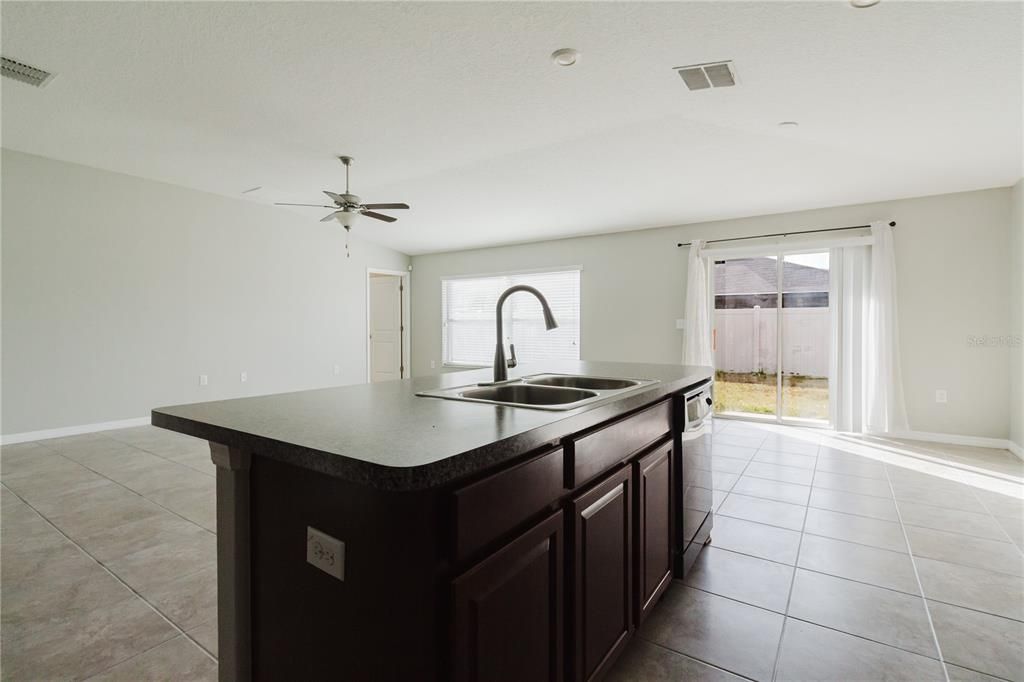 For Rent: $2,950 (4 beds, 2 baths, 1897 Square Feet)