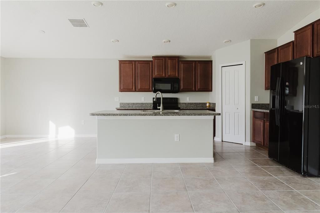 For Rent: $2,950 (4 beds, 2 baths, 1897 Square Feet)