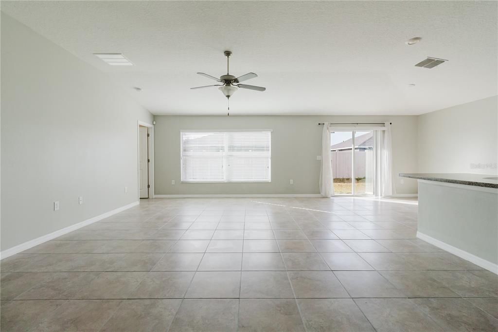 For Rent: $2,950 (4 beds, 2 baths, 1897 Square Feet)