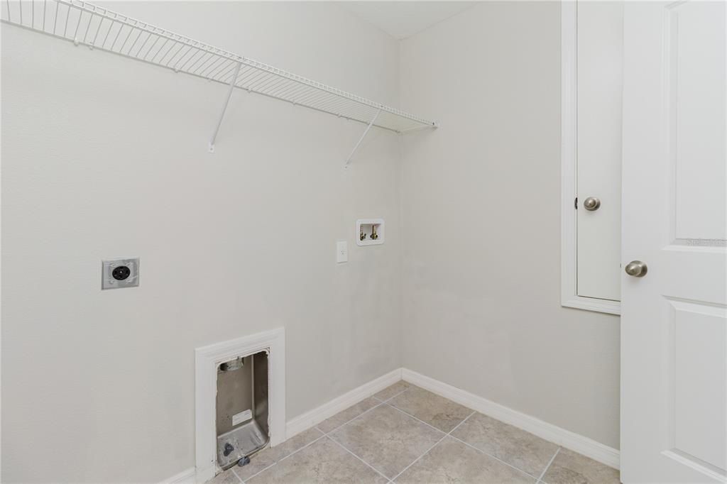 For Rent: $2,950 (4 beds, 2 baths, 1897 Square Feet)