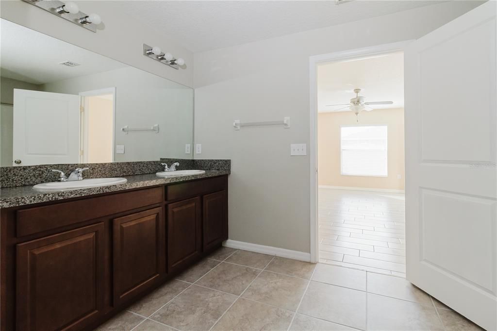 For Rent: $2,950 (4 beds, 2 baths, 1897 Square Feet)