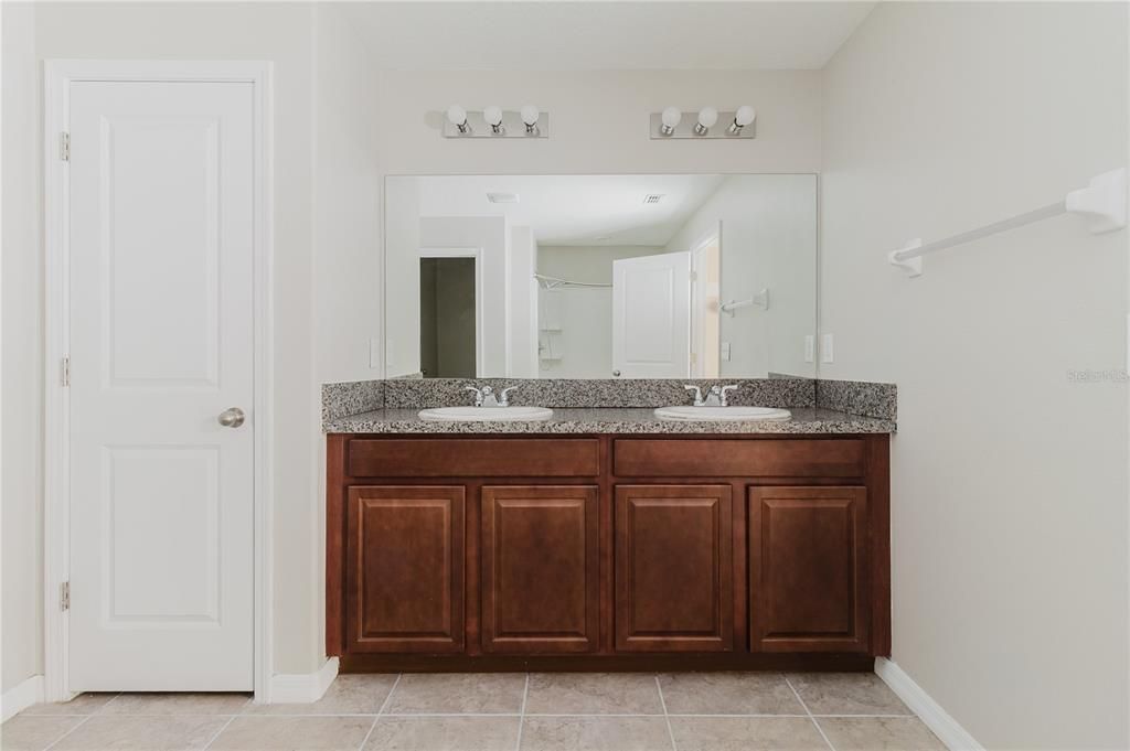 For Rent: $2,950 (4 beds, 2 baths, 1897 Square Feet)