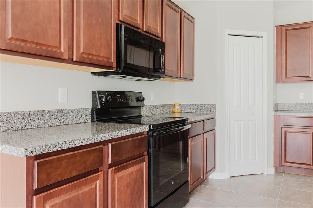 For Rent: $2,950 (4 beds, 2 baths, 1897 Square Feet)