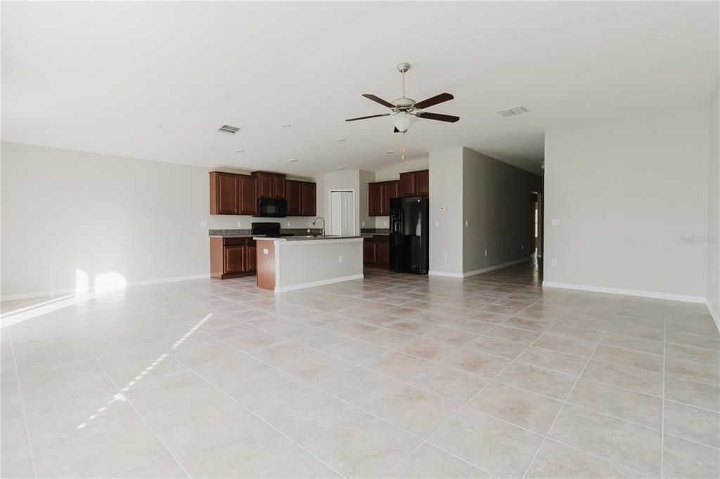 For Rent: $2,950 (4 beds, 2 baths, 1897 Square Feet)