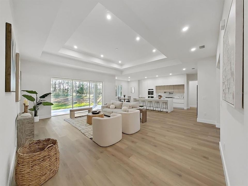 En Venta: $705,000 (3 camas, 3 baños, 2607 Pies cuadrados)