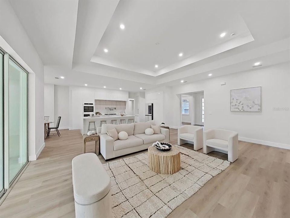 En Venta: $705,000 (3 camas, 3 baños, 2607 Pies cuadrados)