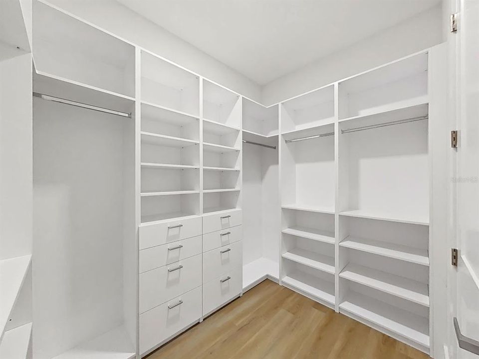 En Venta: $705,000 (3 camas, 3 baños, 2607 Pies cuadrados)