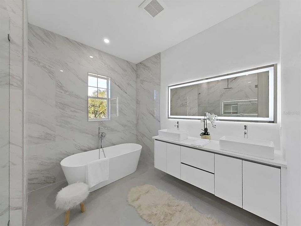 En Venta: $705,000 (3 camas, 3 baños, 2607 Pies cuadrados)