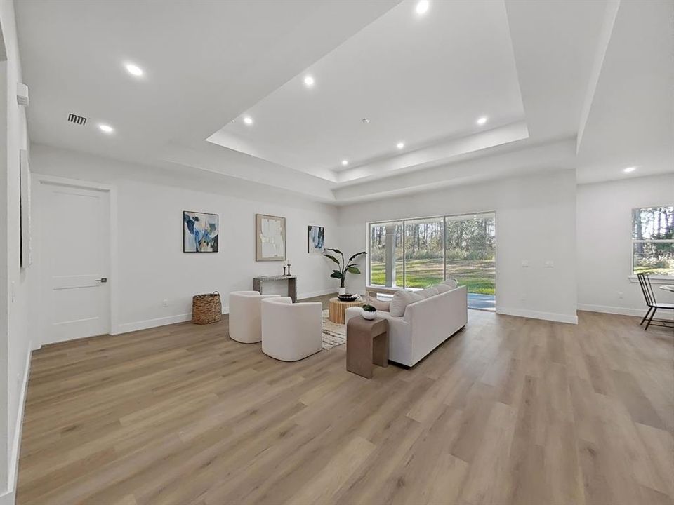 En Venta: $705,000 (3 camas, 3 baños, 2607 Pies cuadrados)