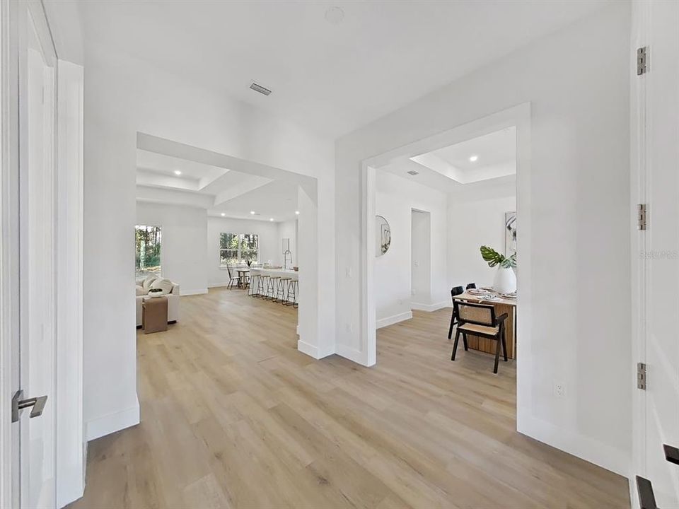 En Venta: $705,000 (3 camas, 3 baños, 2607 Pies cuadrados)