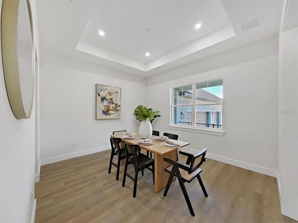 En Venta: $705,000 (3 camas, 3 baños, 2607 Pies cuadrados)