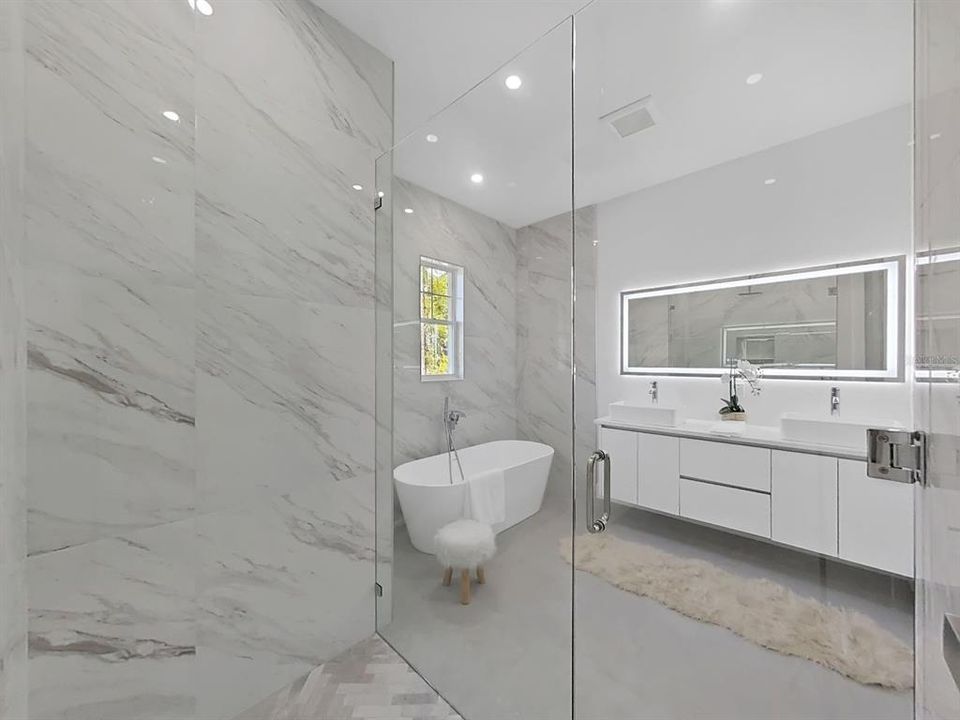 En Venta: $705,000 (3 camas, 3 baños, 2607 Pies cuadrados)
