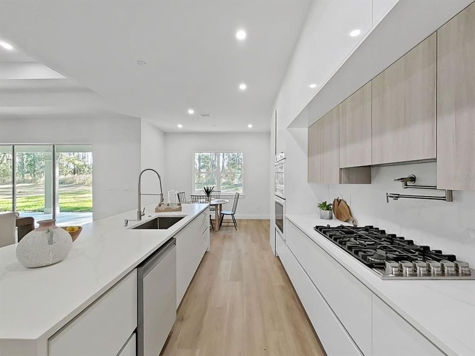 En Venta: $705,000 (3 camas, 3 baños, 2607 Pies cuadrados)