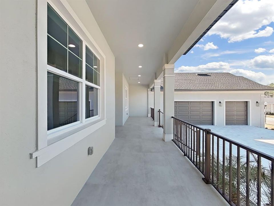 En Venta: $705,000 (3 camas, 3 baños, 2607 Pies cuadrados)