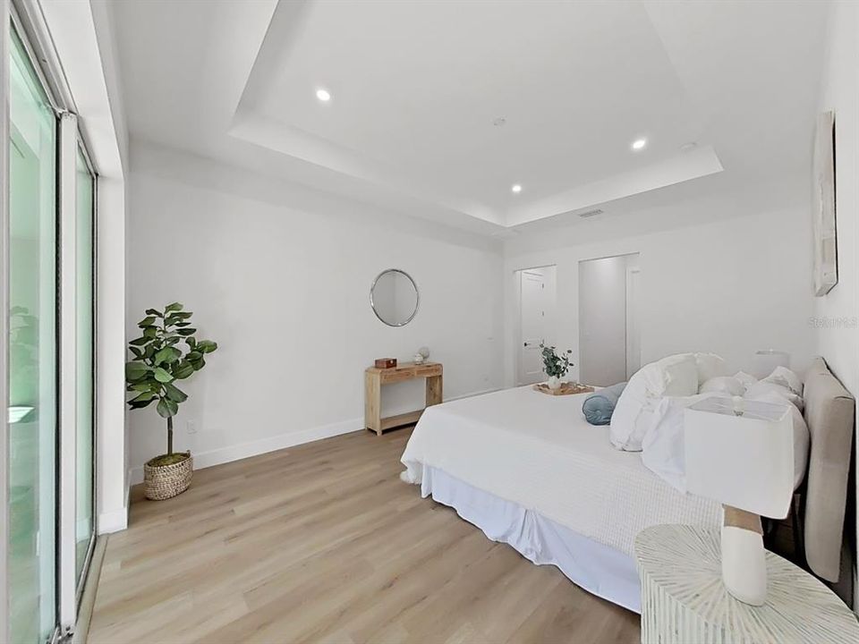 En Venta: $705,000 (3 camas, 3 baños, 2607 Pies cuadrados)