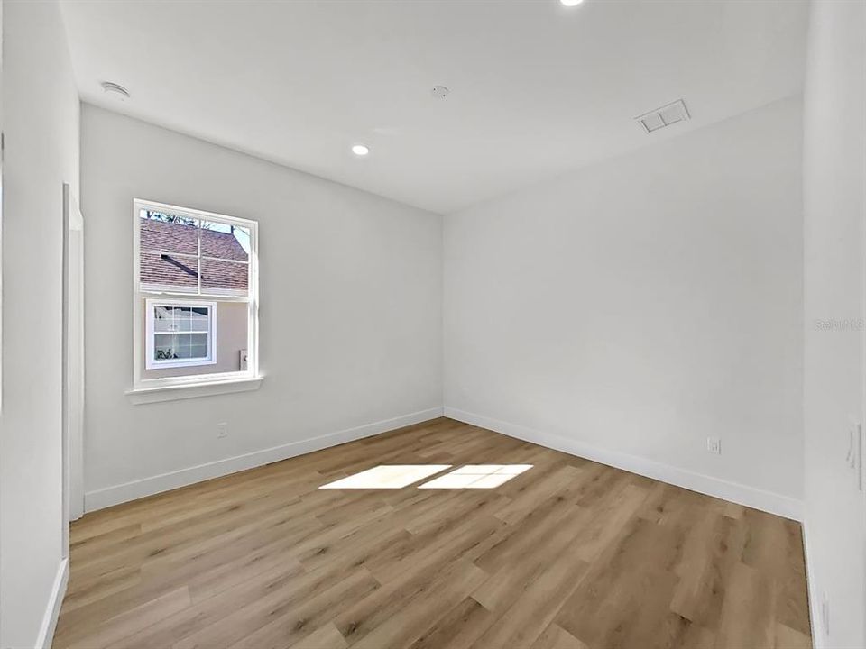 En Venta: $705,000 (3 camas, 3 baños, 2607 Pies cuadrados)