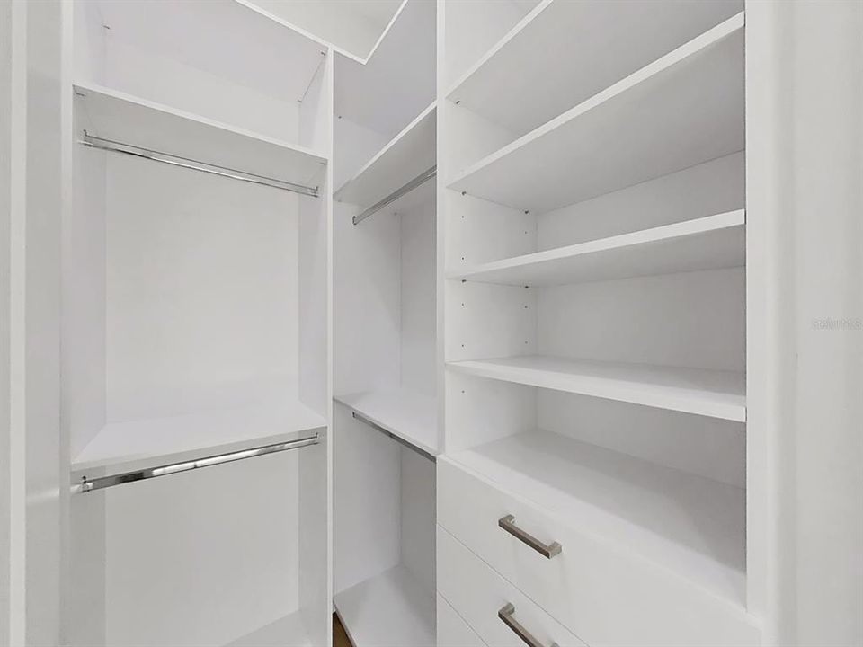 En Venta: $705,000 (3 camas, 3 baños, 2607 Pies cuadrados)