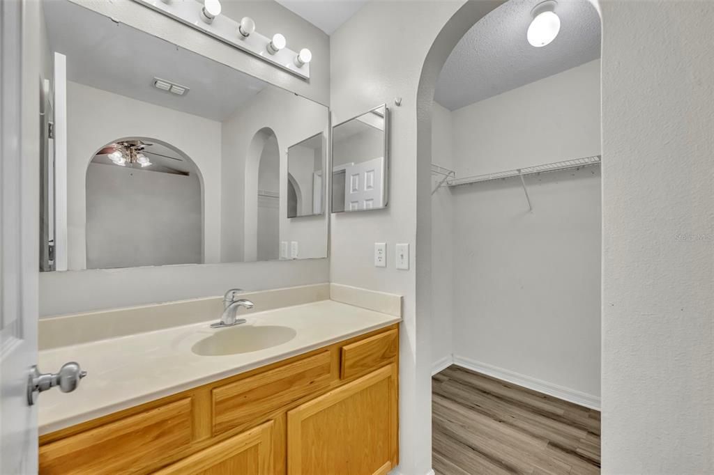 En Venta: $215,000 (3 camas, 2 baños, 1303 Pies cuadrados)