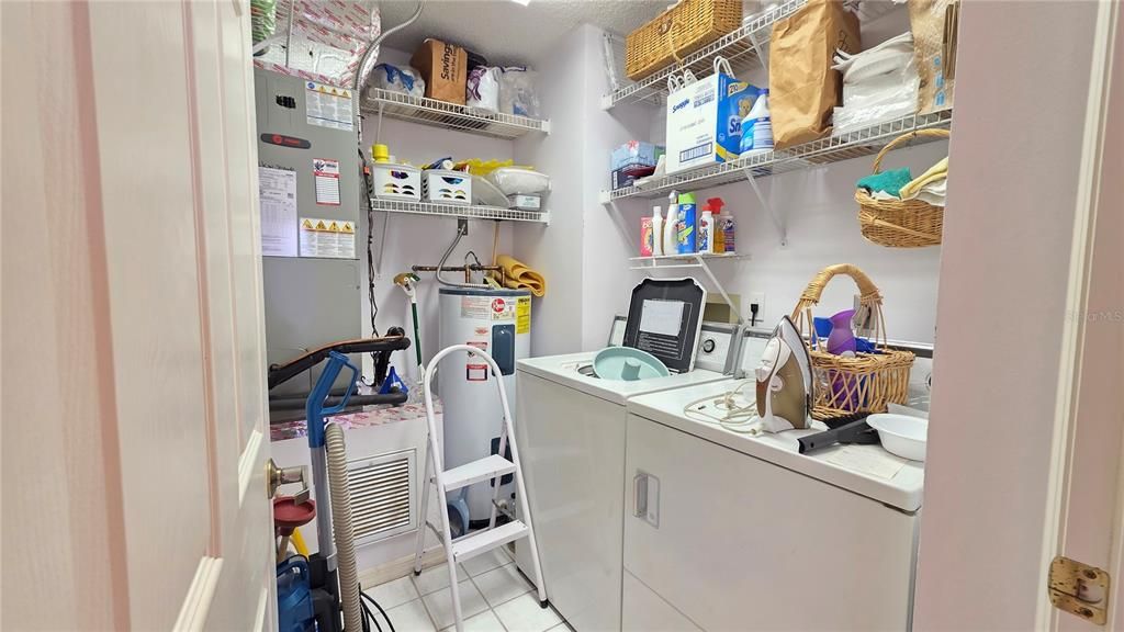 На продажу: $238,000 (2 спален, 2 ванн, 1099 Квадратных фут)