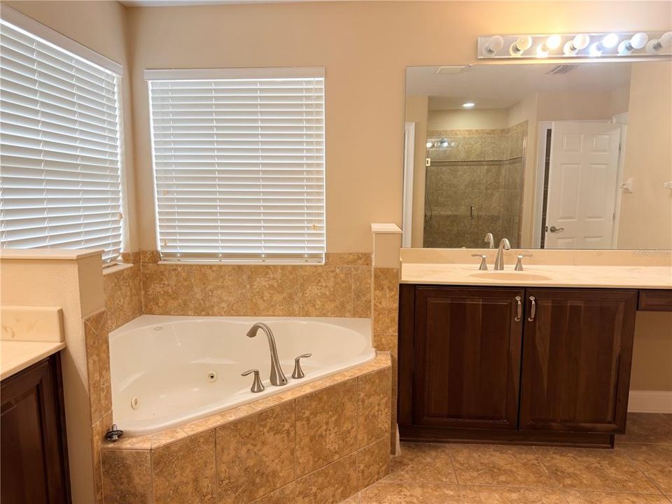 For Rent: $3,800 (5 beds, 3 baths, 2922 Square Feet)