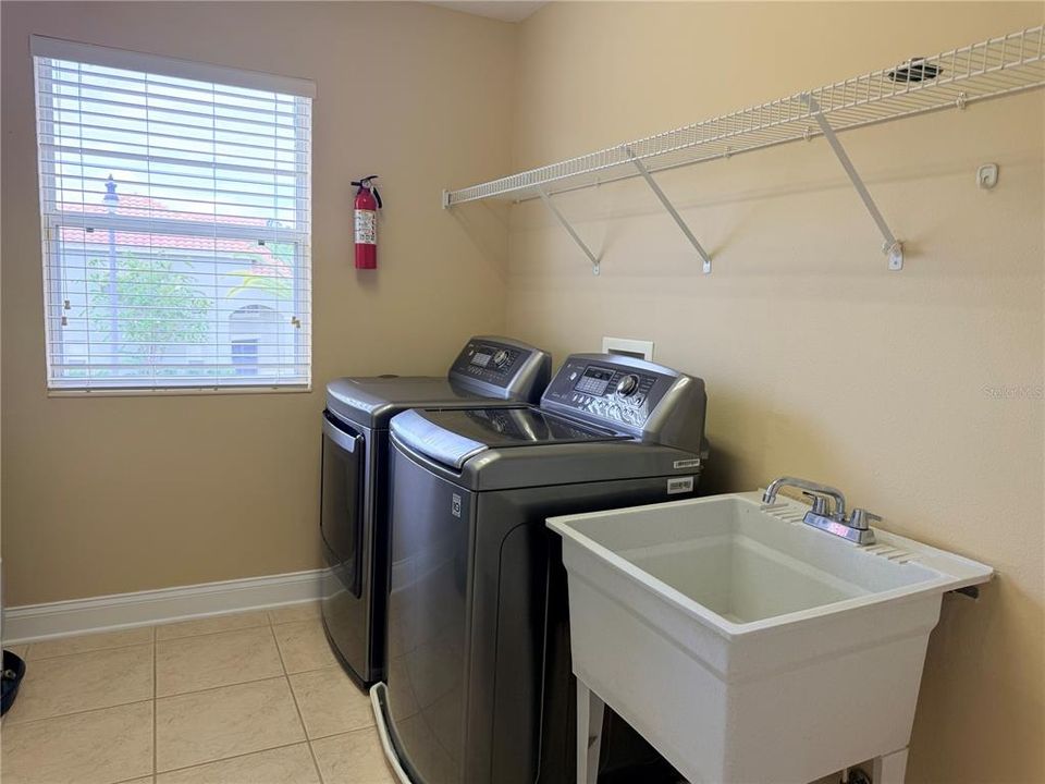 For Rent: $3,800 (5 beds, 3 baths, 2922 Square Feet)