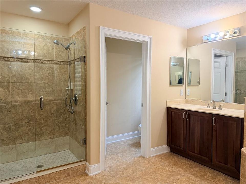 For Rent: $3,800 (5 beds, 3 baths, 2922 Square Feet)