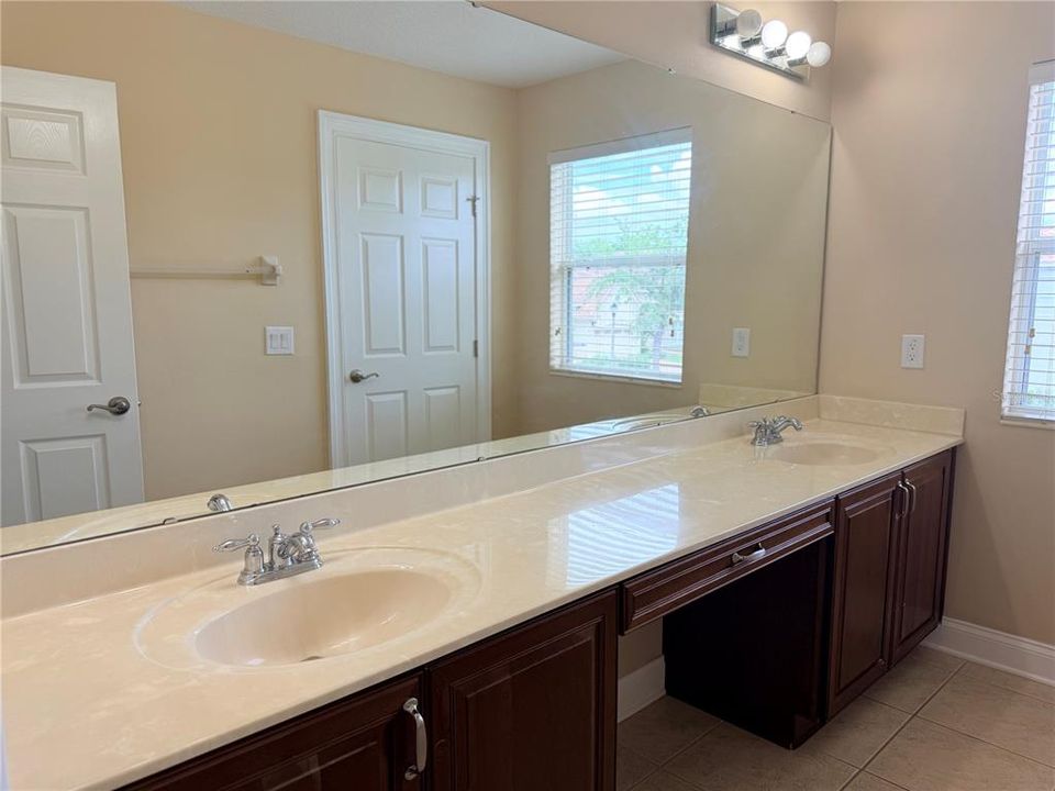 For Rent: $3,800 (5 beds, 3 baths, 2922 Square Feet)
