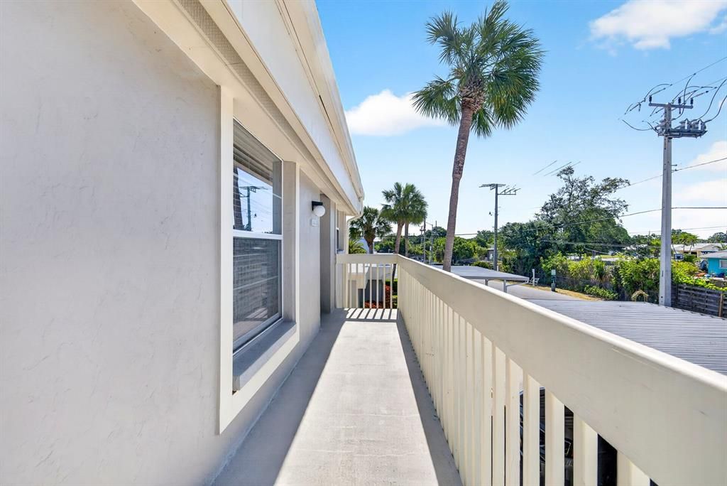 For Sale: $163,000 (2 beds, 2 baths, 947 Square Feet)