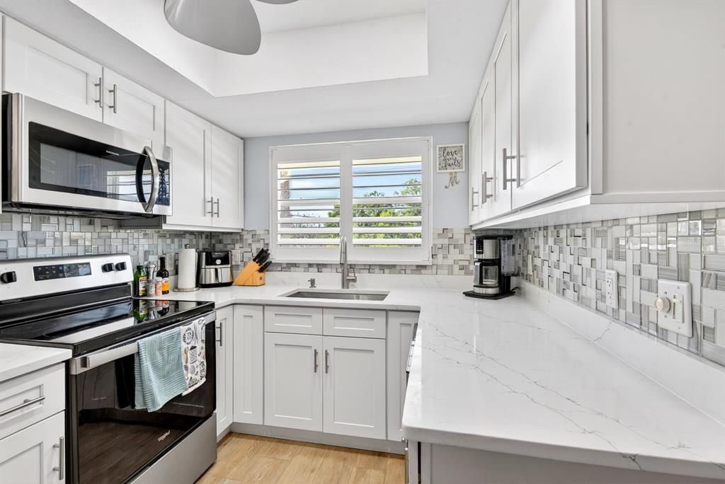 For Sale: $163,000 (2 beds, 2 baths, 947 Square Feet)