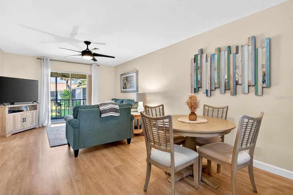 For Sale: $163,000 (2 beds, 2 baths, 947 Square Feet)