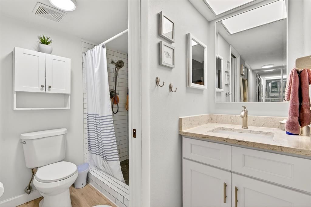 For Sale: $163,000 (2 beds, 2 baths, 947 Square Feet)