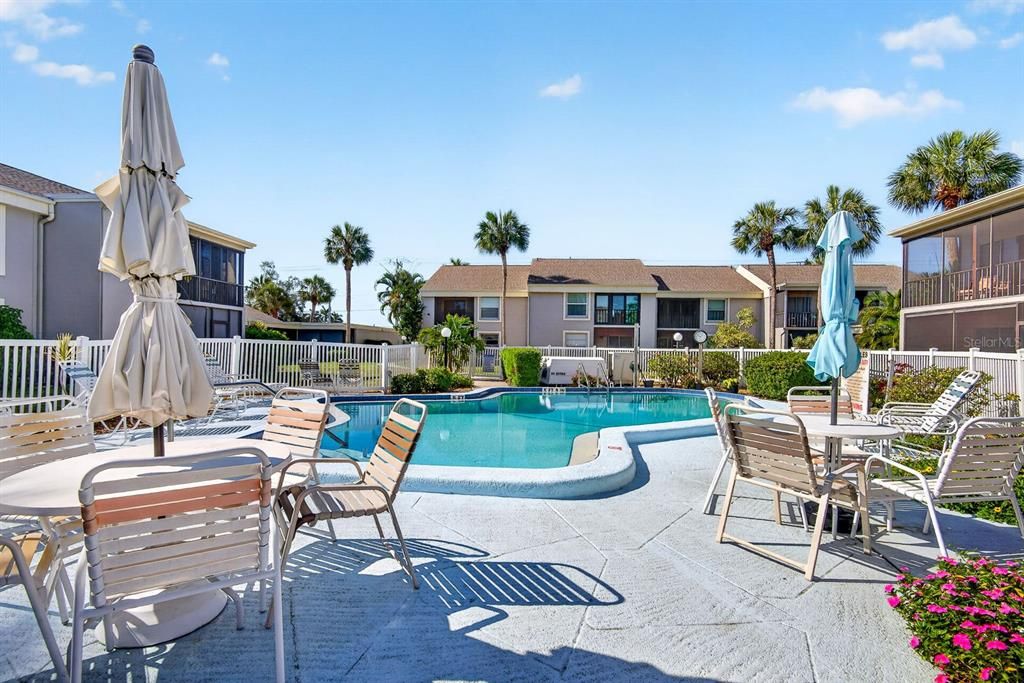 For Sale: $163,000 (2 beds, 2 baths, 947 Square Feet)