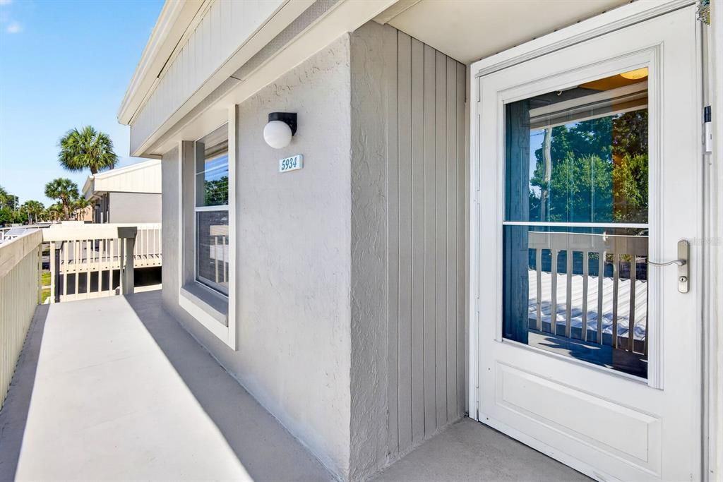 For Sale: $163,000 (2 beds, 2 baths, 947 Square Feet)