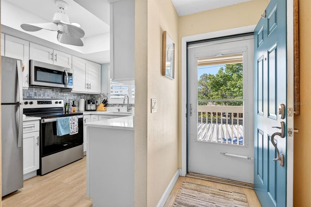 For Sale: $163,000 (2 beds, 2 baths, 947 Square Feet)