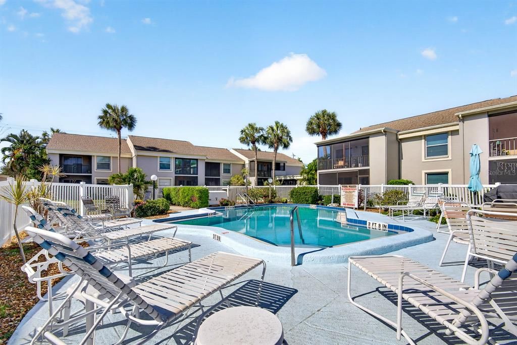 For Sale: $163,000 (2 beds, 2 baths, 947 Square Feet)