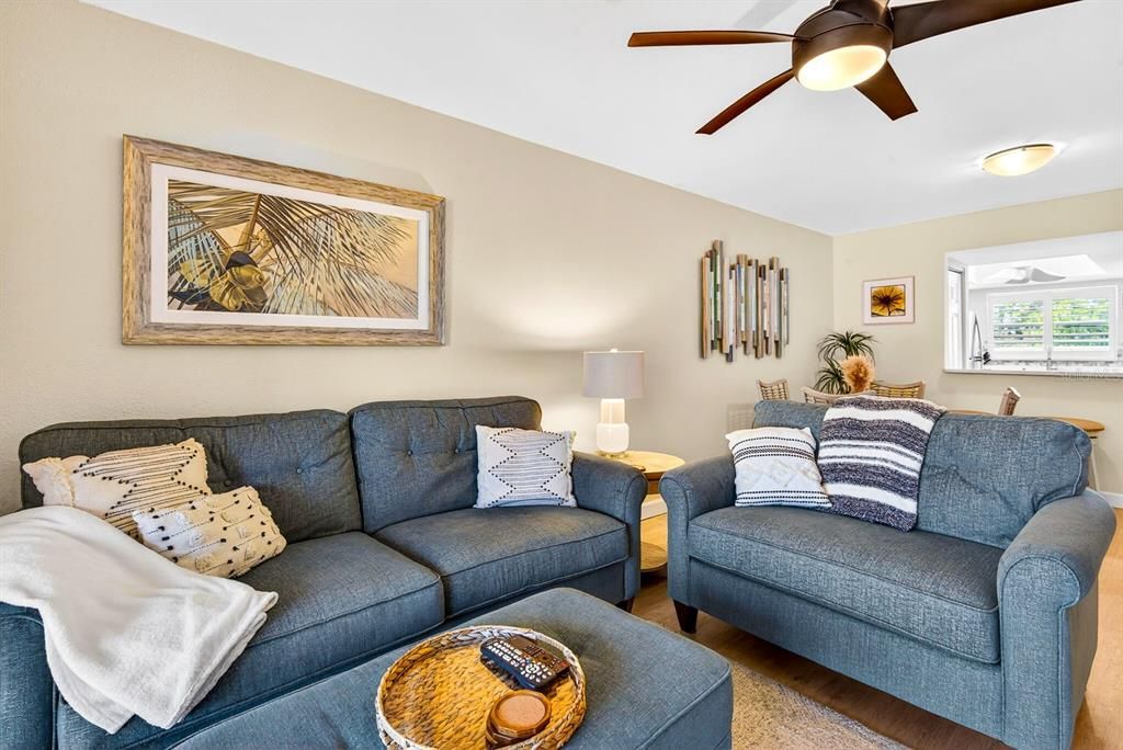 For Sale: $163,000 (2 beds, 2 baths, 947 Square Feet)