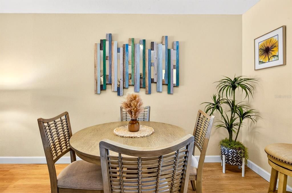 For Sale: $163,000 (2 beds, 2 baths, 947 Square Feet)