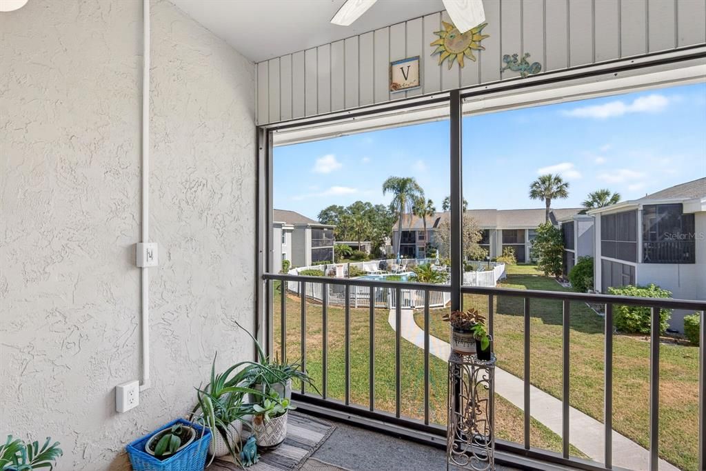 For Sale: $163,000 (2 beds, 2 baths, 947 Square Feet)