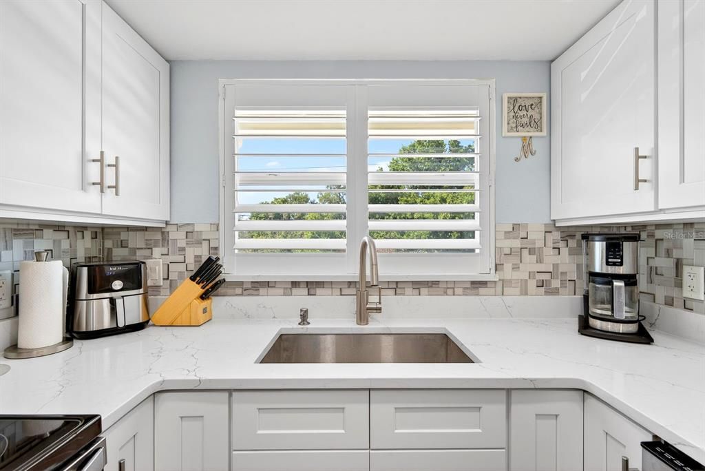 For Sale: $163,000 (2 beds, 2 baths, 947 Square Feet)