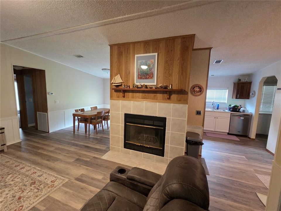 For Sale: $265,000 (3 beds, 2 baths, 1512 Square Feet)