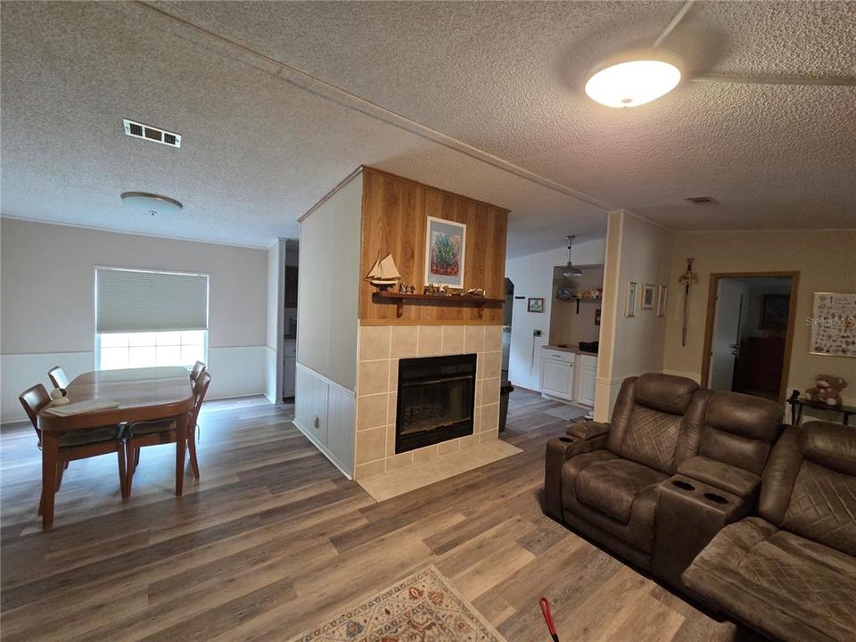 For Sale: $265,000 (3 beds, 2 baths, 1512 Square Feet)